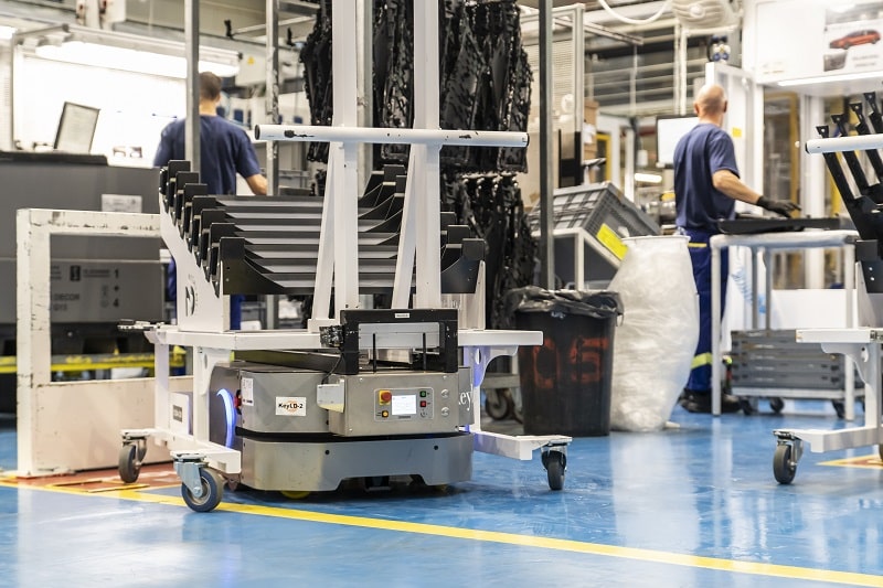 Macchine e uomini lavorano in armonia