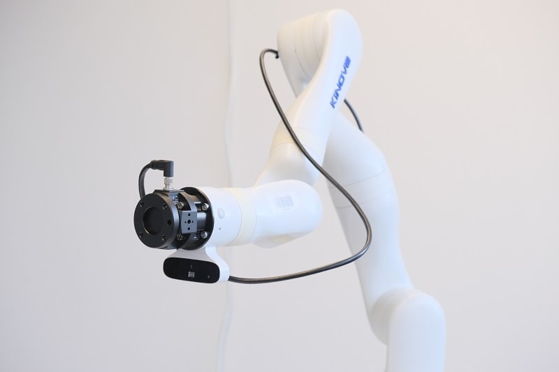 Bota Systems ha sviluppato un kit che agevola l’installazione dei sensori di forza/coppia sui robot Kinova.