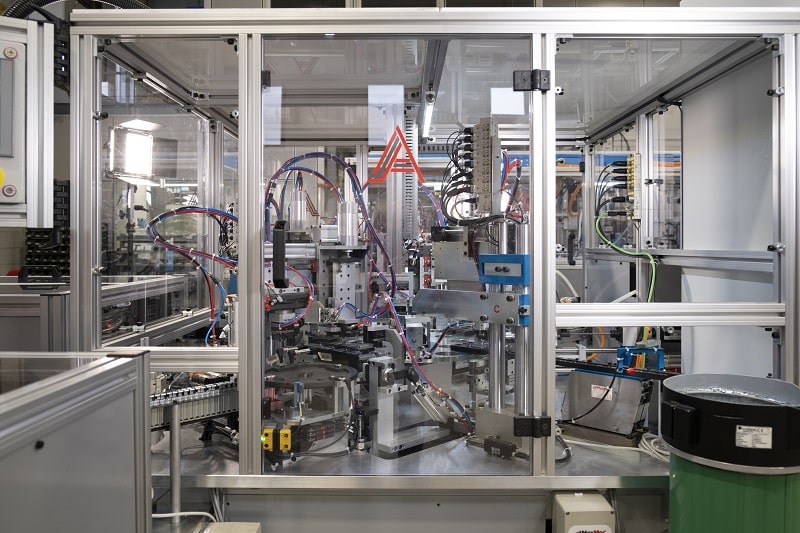 I reggipensili di qualità si assemblano in automatico, parola di Automac!