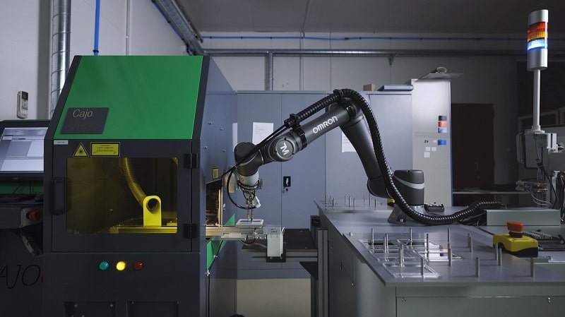 Un asservimento più efficiente ed ergonomico asservimento Un asservimento più efficiente ed ergonomico APERTURA omron Copia min