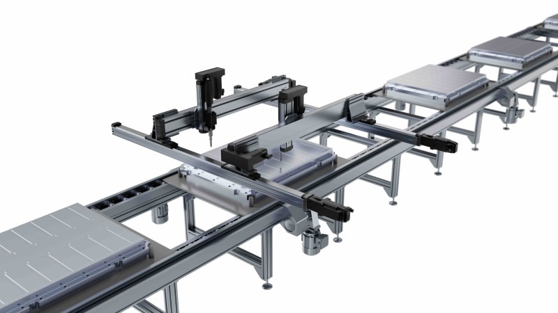 Assemblaggio di batterie elettriche altamente produttivo con un robot lineare veloce e preciso.