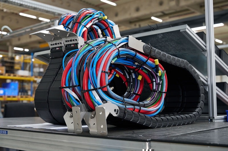 Tutto è possible: i sistemi TOTALTRAX sono disponibili dai più semplice ai più complessi, da produzione customizzata a produzione in serie, con e senza connettori, component in lamiera, come sistemi monoasse o multiasse. Immagine: TSUBAKI KABELSCHLEPP