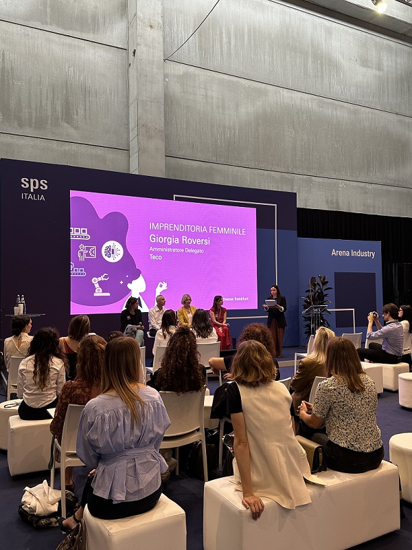 she_sps_award she_sps_award Il 13 maggio alle 15:00 presso l’Arena Industry Pad.4 si tiene “She SPS Italia Award, la community di innovatrici”. In foto l’edizione 2024 del premio. she sps Empowerment, mentorship e impresa: gli appuntamenti di She SPS Italia a Parma she sps award
