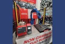 Il robot GP12 è integrato con i sistemi di incollaggio Henkel. henkel Anche l&#8217;incollaggio è robotizzato: la collaborazione tra Henkel e Yaskawa Henkel Yaskawa 220x150