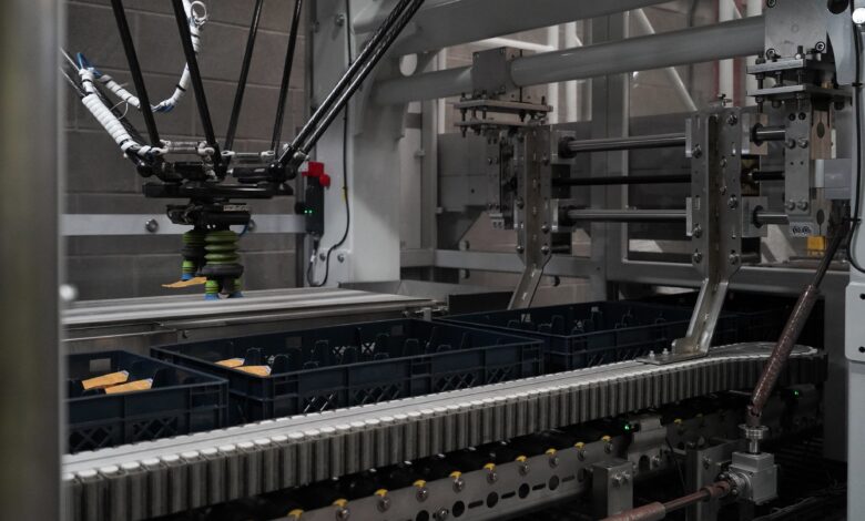 Mackle rivoluziona i formati del pet food grazie a Clevertech e OMRON: packaging automatizzato delle pouches con un aumento stimato della produttività del 50%. packaging Packaging del food: con le automazioni OMRON produttività a +50% omron pet food 1 780x470