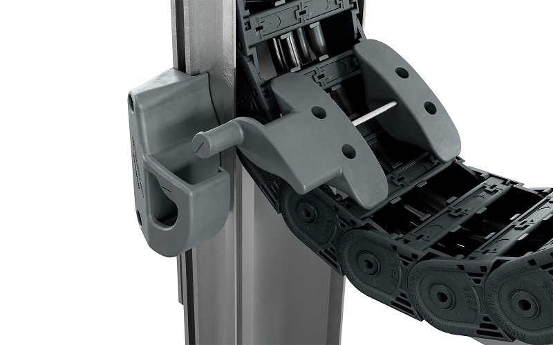 Il TKVG è progettato per la catena UNIFLEX Advanced 1555 di KABELSCHLEPP, disponibile con larghezza interna a partire da 75 mm e un raggio di curvatura di 125 mm. Ulteriori serie e tipi possono essere realizzati su specifica richiesta.
Immagine: TSUBAKI KABELSCHLEPP