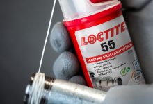 LOCTITE 55 è la soluzione di riferimento per la sigillatura dei raccordi filettati negli impianti termoidraulici. È certificata da organizzazioni internazionali (DVGW, NSF, WRAS, Kiwa) per le applicazioni con gas, acqua, idrogeno e ossigeno. loctite 55 Il sigillaraccordi LOCTITE 55 presentato in una nuova formulazione LOCTITE 55 senza ingredienti PFAS PTFE a 220x150