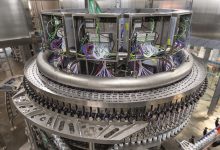 Un dettaglio della giostra con le isole di valvole Serie D di Camozzi che pilotano le teste di riempimento e le operazioni cui sono destinate. nelden industry Il monoblocco Ultraclean di Nelden Industry e Camozzi Automation che produce 60.000 lattine/ora camozzi nelden 220x150