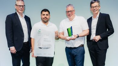 Kai Althoff, Chairman di BVL e CEO di 4flow (sinistra), e il Dr.-Ing. Marcus Bollig, Managing Director di VDA (destra) hanno consegnato il VDA Logistics Award a Carlos Ramos-Hernandez, Senior Vice President Supply Chain Innovation & Technologies di Schaeffler AG (centro sinistra) e a Thomas Kirchermeier, Senior Vice President Supply Chain Management & Logistics di Schaeffler AG. Foto: VDA e BVL (Christian Lietzmann)