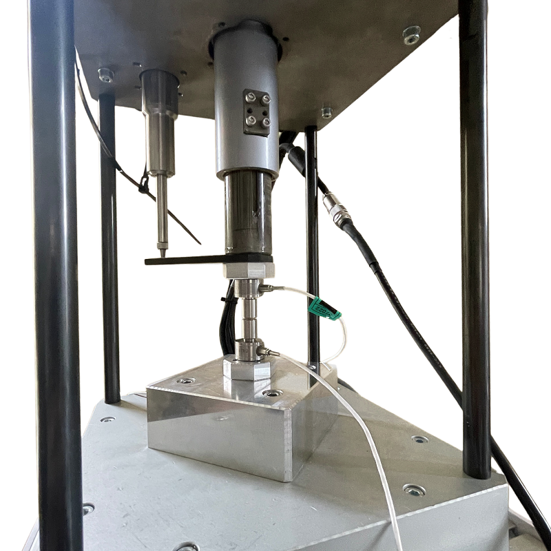 Le soluzioni Coretec combinano la capacità di applicare forza controllata con funzionalità di rilevamento e analisi dei dati di alto livello. coretec Servopresse come strumenti di misura: la precisione secondo Coretec 1 EXTERNAL LOAD CELL