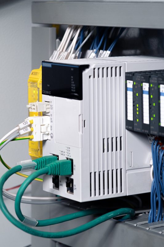 04-Copia-533x800 04-Copia-533x800 iCube Control ha svolto un ruolo cruciale nella linea di Lancia
nel garantire che la reattività del sistema non solo fosse preservata, ma addirittura potenziata. lancia Yaskawa e Lancia, pallettizzazione di nuova generazione 04 Copia 533x800