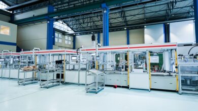 SAMAC ha realizzato per un cliente automotive una linea di assemblaggio per connettori ad alto voltaggio.