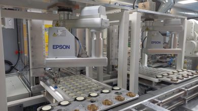 I robot spider RS4 di Epson, forniti da Sinta a SPM, si occupano del carico-scarico in uno spazio disponibile estremamente limitato.