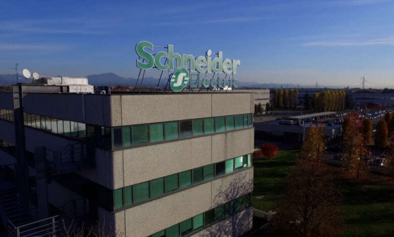 Schneider Electric acquisisce l'azienda statunitense PTC per 22,6 miliardi di dollari.