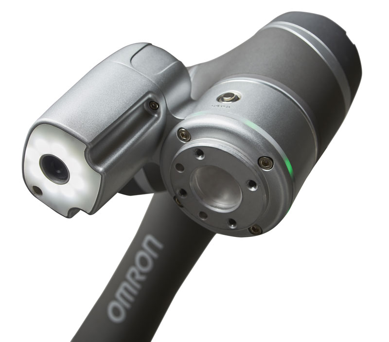 Omron TM ha una telecamera e un sistema di visione integrati. Omron TM ha una telecamera e un sistema di visione integrati.