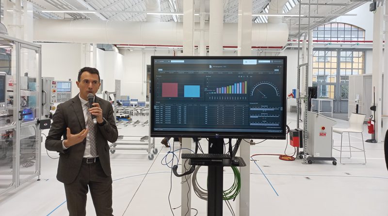 Mauro Mazzetti di Tesar durante la presentazione alla Demo Experience. tesar Preventivi e logistica per la fabbrica 4.0  APERTURA 8 800x445