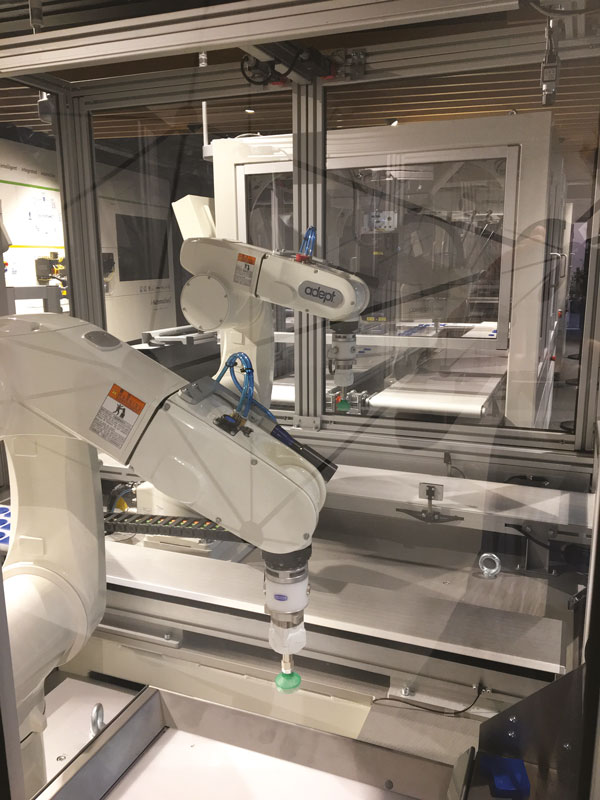 I robot Omron in mostra all’Innovation Lab Omron.