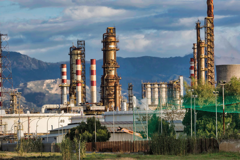 Nella raffinazione del petrolio, l’idrogeno è impiegato nel processo di hydrocracking.