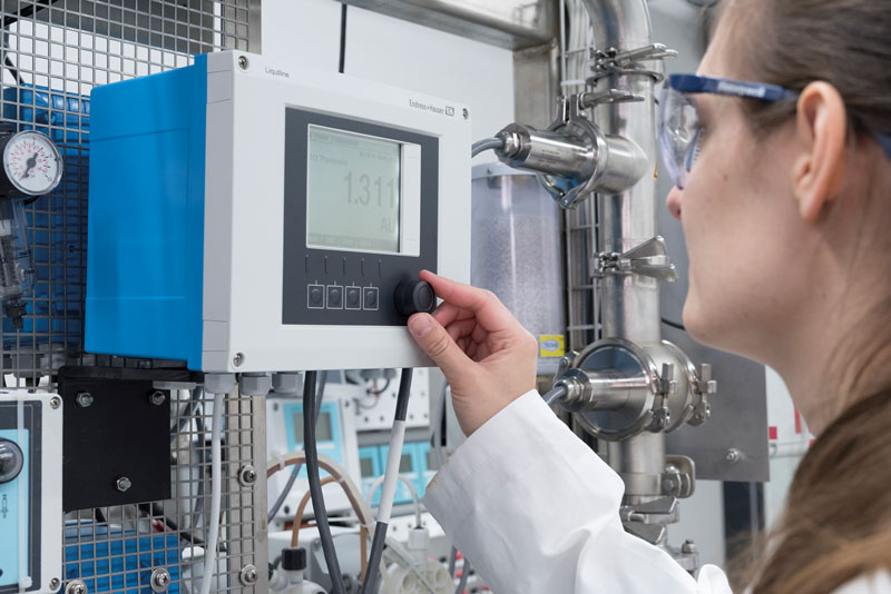 Fotometro di processo e trasmettitore multicanale Liquiline CM44P.