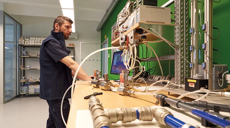 La nuova sede alle porte di Milano è dedicata al magazzino e al laboratorio. marchi Marchi, service, mercati: una storia da raccontare APERTURA Laboratorio 800x445