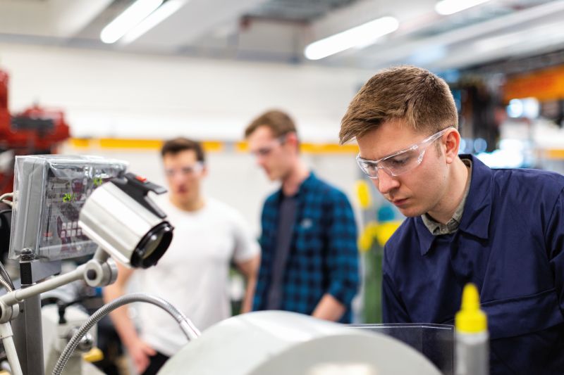 Richieste sempre più specifiche, certificazioni particolari, maggiore integrazione e comunicazione col campo, wireless e nuovi brevetti: due aziende esperte nel settore dei laboratori industriali ci parlano delle ultime tendenze nei propri ambiti.  Strumenti da laboratorio: la parola agli esperti controllo e misura laboratorio