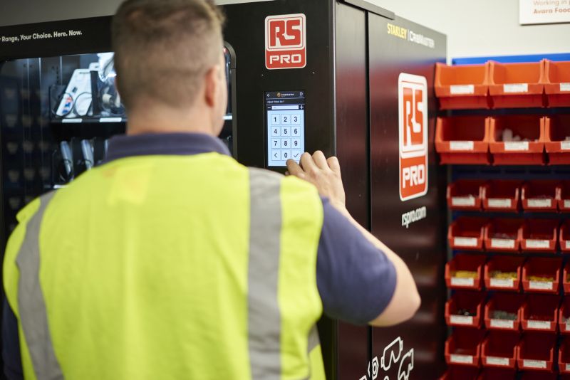 un sistema di vending machine basato su tecnologia IoT che permette di gestire in sicurezza gli strumenti di misura, garantendo tracciabilità completa e disponibilità immediata.