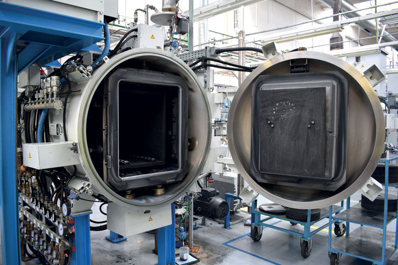 Il forno di sinterizzazione di Dormer Pramet nello stabilimento degli utensili a fissaggio meccanico.