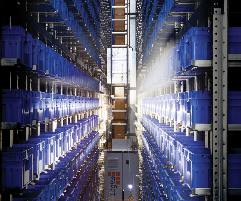 OMCR ha concentrato grandi investimenti sul magazzino, per la realizzazione di un sistema miniload da 800 t con due baie di carico/scarico attraverso le quali vengono movimentate le cassette da 100 kg ciascuna.