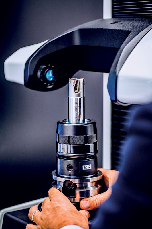 Macchine utensili ad asportazione e deformazione, sistemi di produzione, tecnologie abilitanti, soluzioni per la fabbrica interconnessa e digitale, additive manufacturing saranno tra le soluzioni protagoniste di EMO MILANO 2021 che trasformerà fieramilano Rho nella più grande fabbrica digitale mai allestita all’interno di un quartiere fieristico.