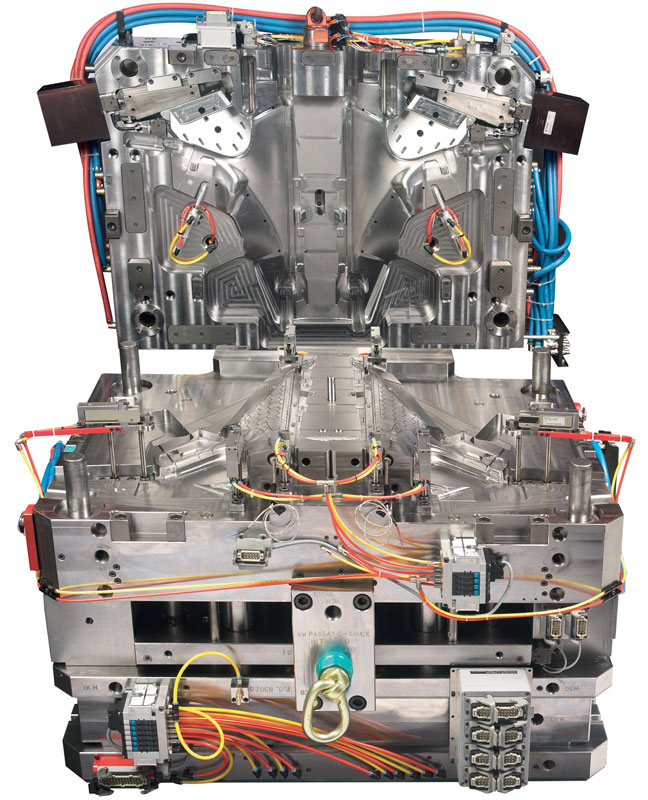 R.S. Meccanica costruisce stampi complessi di medie e grandi dimensioni.