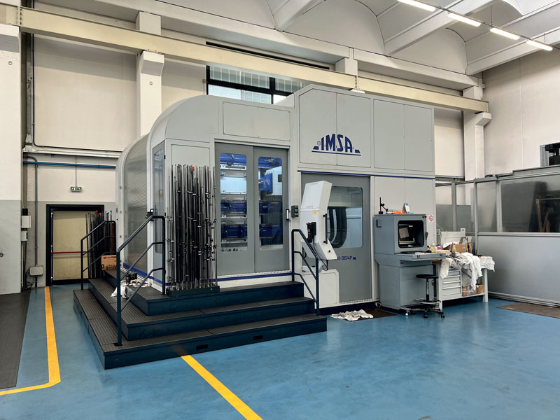 Il centro di foratura profonda IMSA MF1300/4P EVO è indicato per lavorare stampi con peso fino a 12 t.