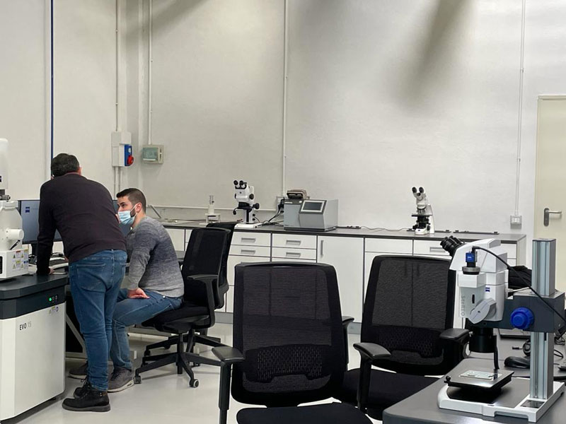 Sala di misura per analisi microscopiche. Sala di misura per analisi microscopiche.