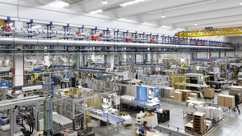Pezzutti Group dispone di 150 presse ad iniezione.