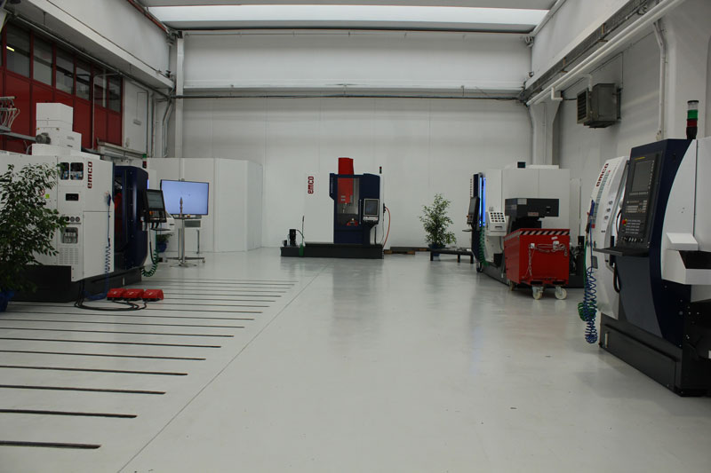 Nel settembre del 2021, EMCO ha aperto un nuovo Centro Tecnologico a Belforte Monferrato, in provincia di Alessandria. Agendo come un generatore di impulsi per lo sviluppo positivo del business e l'identità del marchio in Italia, il Centro espone uno spaccato rappresentativo della gamma di prodotti EMCO.