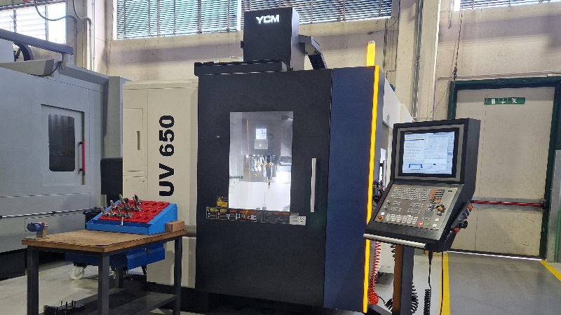 Centro di lavoro YCM UV650: lavorazioni complesse in un’unica fase