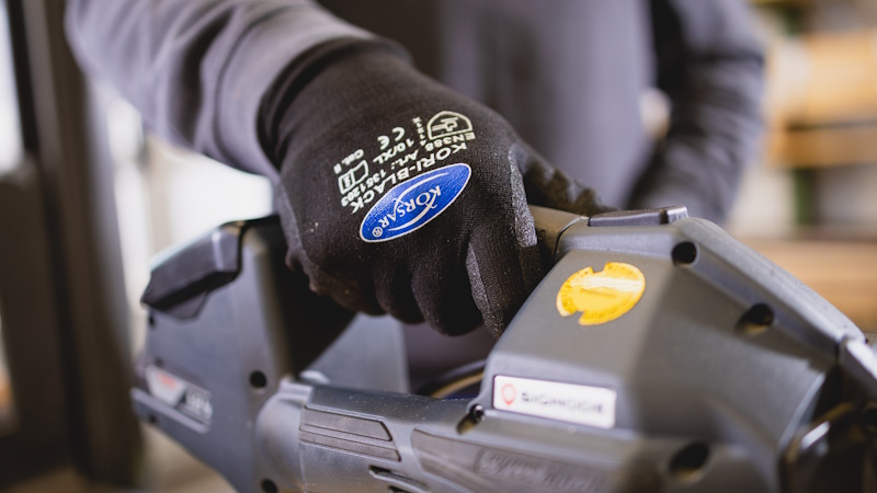 La protezione delle mani per l’industria e gli artigiani
