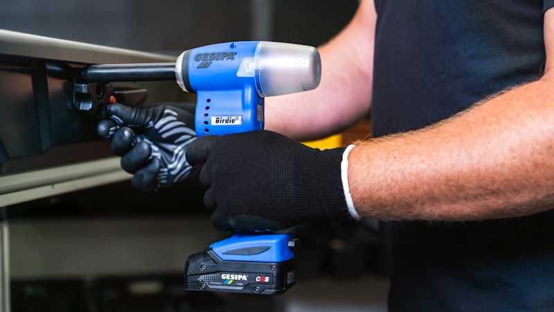 Nuovo modello di rivettatrice a batteria Gesipa