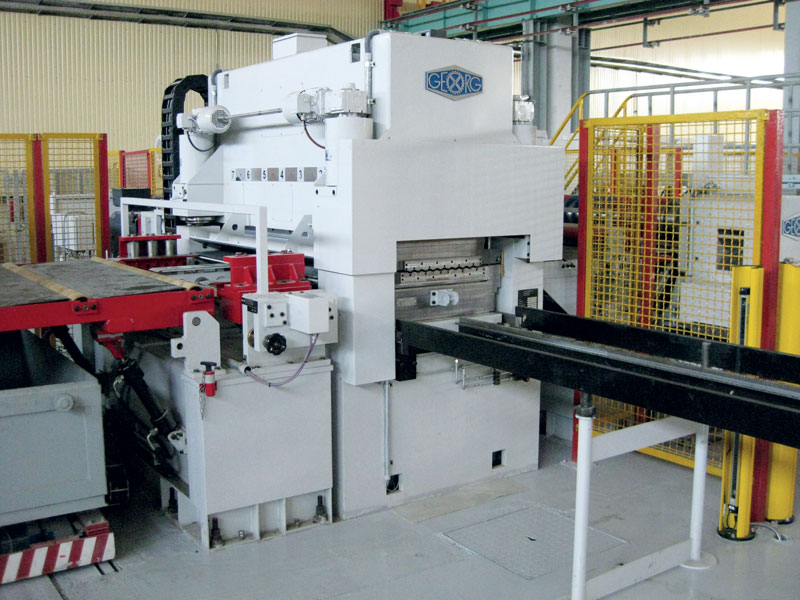 La spianatrice ad alte prestazioni della Heinrich Georg Maschinenfabrik installata presso presso il centro servizi EMW Steel.