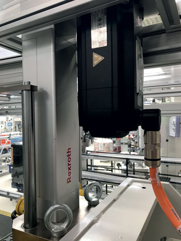 Smart Function Kit for Pressing di Bosch Rexroth, la soluzione ideale per un gran numero di applicazioni di pressatura e piantaggio per forze comprese fra i 2 e i 30 kN.