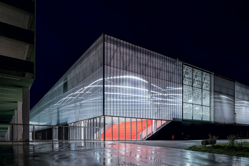Il centro polifunzionale MEETT è stato realizzato nel 2011 dai progettisti dell’Office for Metropolitan Architectur.