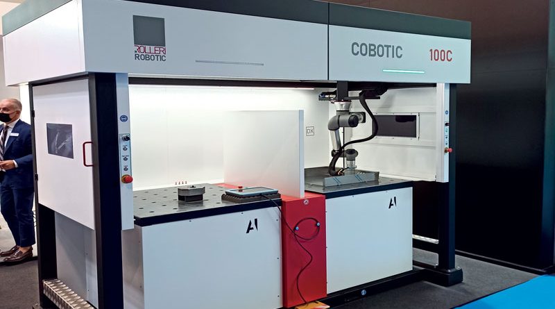 Compatta e funzionale, la cella COBOTIC 100C di Rolleri Robotic esegue la smerigliatura automatizzata per tutti i tipi di materiali metallici e plastici.