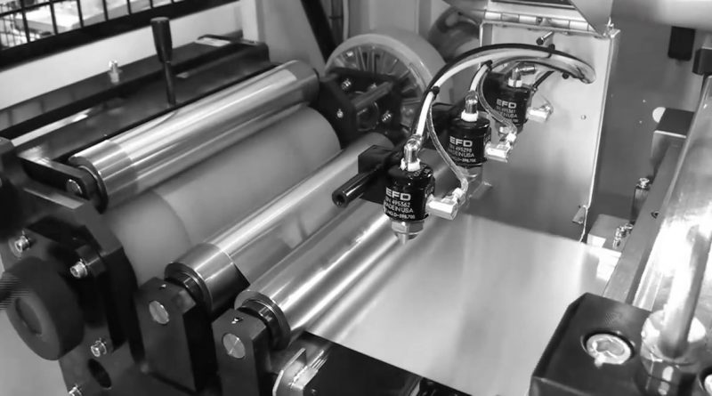 Il sistema di lubrificazione EFD's MicroCoat® aiuta gli stampatori di lamiera a ridurre il consumo di lubrificante fino ad un massimo del 90%
