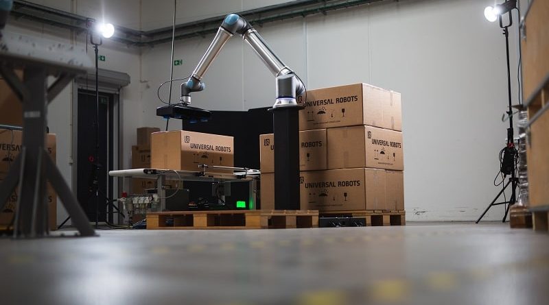 Universal Robots presenta il suo nuovo cobot UR20, offre 20 kg di payload e 1750 mm di sbraccio.