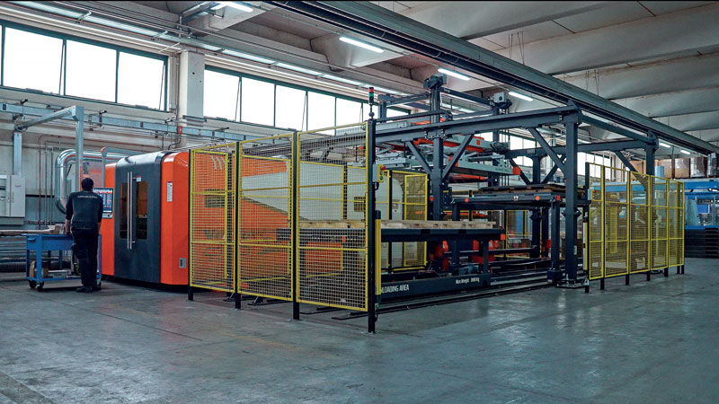 Il sistema di taglio laser a motori lineari Nukon Vento 315 installato presso Arcobaleno.