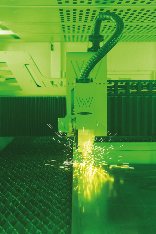 Il sistema di taglio laser W-Fiber è dotato di una sorgente da 8kW.