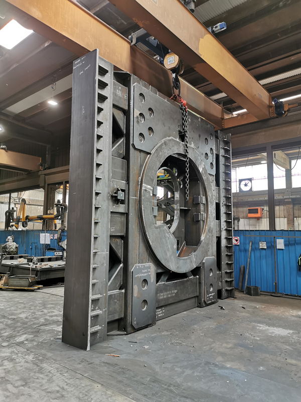 Gatta srl nel reparto carpenteria pesante realizza strutture elettrosaldate per costruttori di macchine utensili e di macchinari in generale.