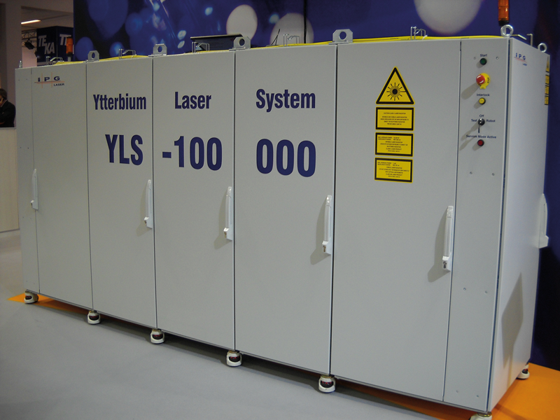 Visione della sorgente laser in fibra da 100 kW presentata da IPG Photonics alla Fiera Laser 2013.