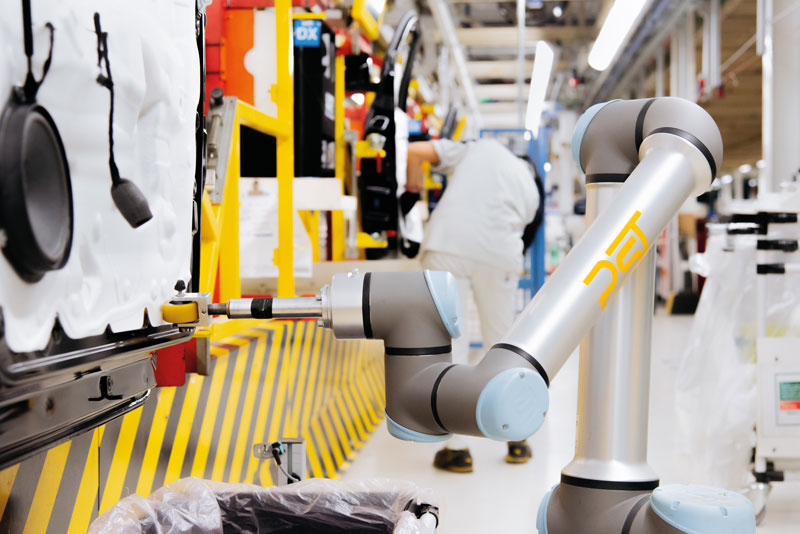 Qual è il vantaggio rappresentato dai più piccoli robot collaborativi (cobot