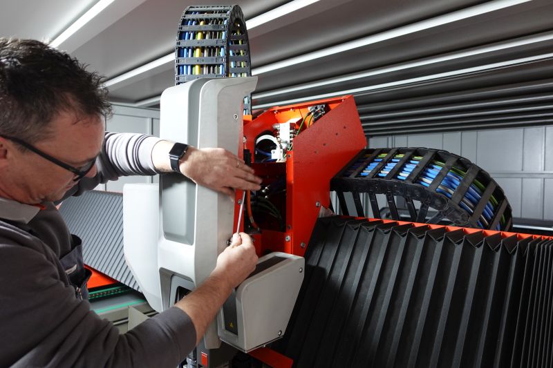 «L’idea - racconta Roberto Nicoli, managing director e presidente del CdA di Bystronic Italia - è di rinforzare, strutturare e rimodellare i pacchetti di manutenzione per rendere l’approccio al service sempre più proattivo e sempre meno reattivo