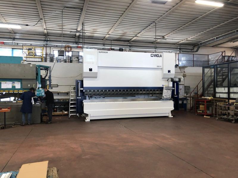 presse piegatrici VICLA per lamiera acciaio inox ibride